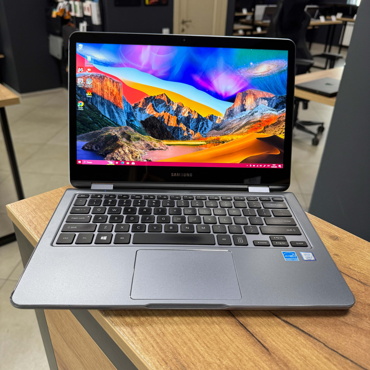 Cенсорний ультрабук 2в1 Samsung 7 Spin (NP730QAA) / 13.3" FullHD, IPS / Intel Core i5 8250U (4 ядра / 8 потоків) / Intel UHD 620/ 8 GB/ 256 GB SSD (Б/В)