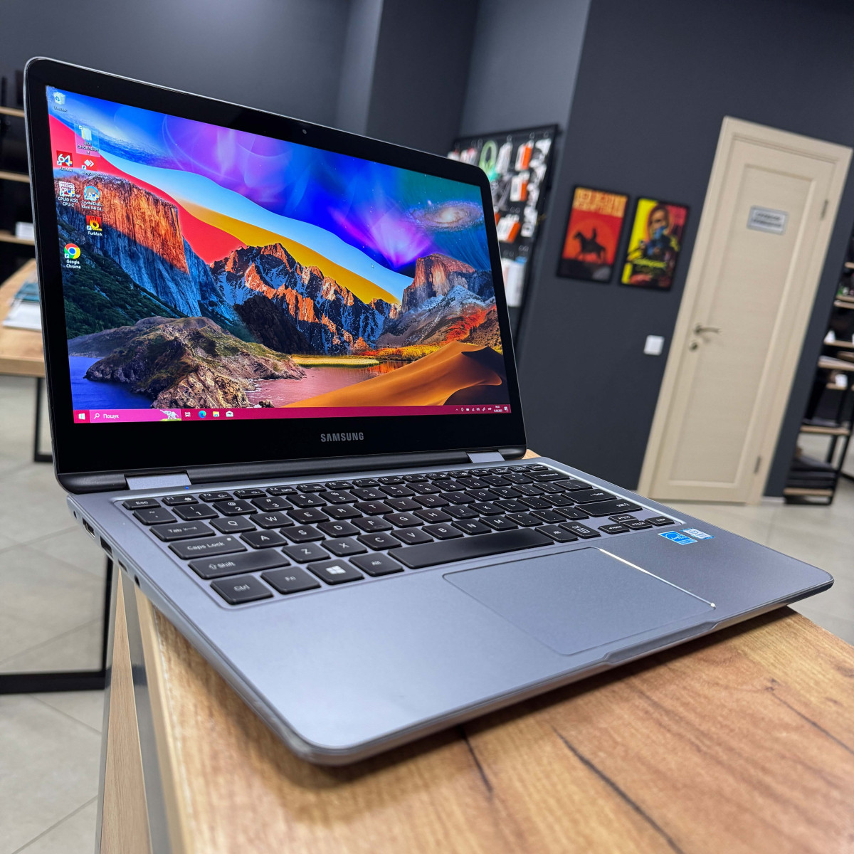 Cенсорний ультрабук 2в1 Samsung 7 Spin (NP730QAA) / 13.3" FullHD, IPS / Intel Core i5 8250U (4 ядра / 8 потоків) / Intel UHD 620/ 8 GB/ 256 GB SSD (Б/В)