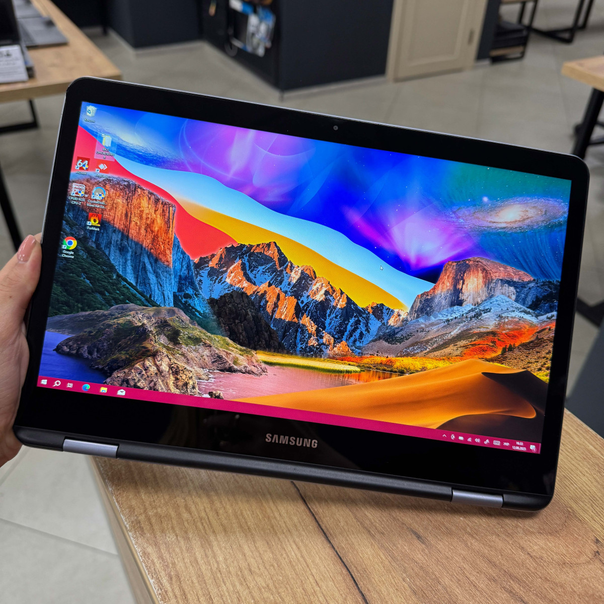 Cенсорний ультрабук 2в1 Samsung 7 Spin (NP730QAA) / 13.3" FullHD, IPS / Intel Core i5 8250U (4 ядра / 8 потоків) / Intel UHD 620/ 8 GB/ 256 GB SSD (Б/В)