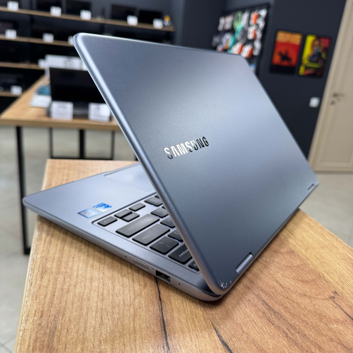 Cенсорний ультрабук 2в1 Samsung 7 Spin (NP730QAA) / 13.3" FullHD, IPS / Intel Core i5 8250U (4 ядра / 8 потоків) / Intel UHD 620/ 8 GB/ 256 GB SSD (Б/В)
