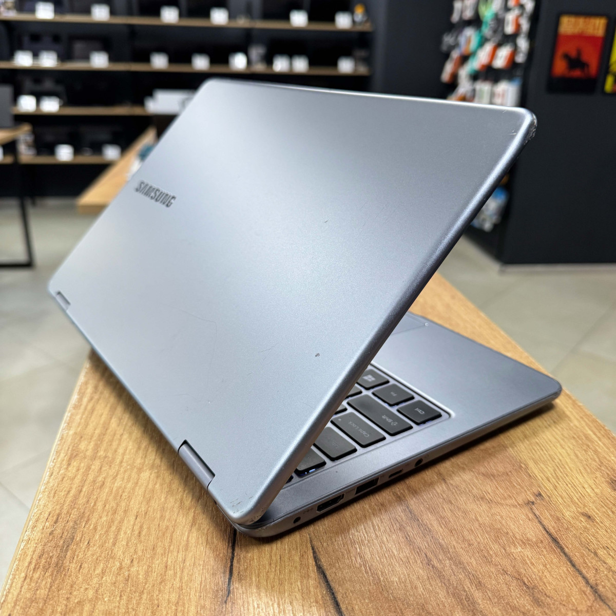 Cенсорний ультрабук 2в1 Samsung 7 Spin (NP730QAA) / 13.3" FullHD, IPS / Intel Core i5 8250U (4 ядра / 8 потоків) / Intel UHD 620/ 8 GB/ 256 GB SSD (Б/В)