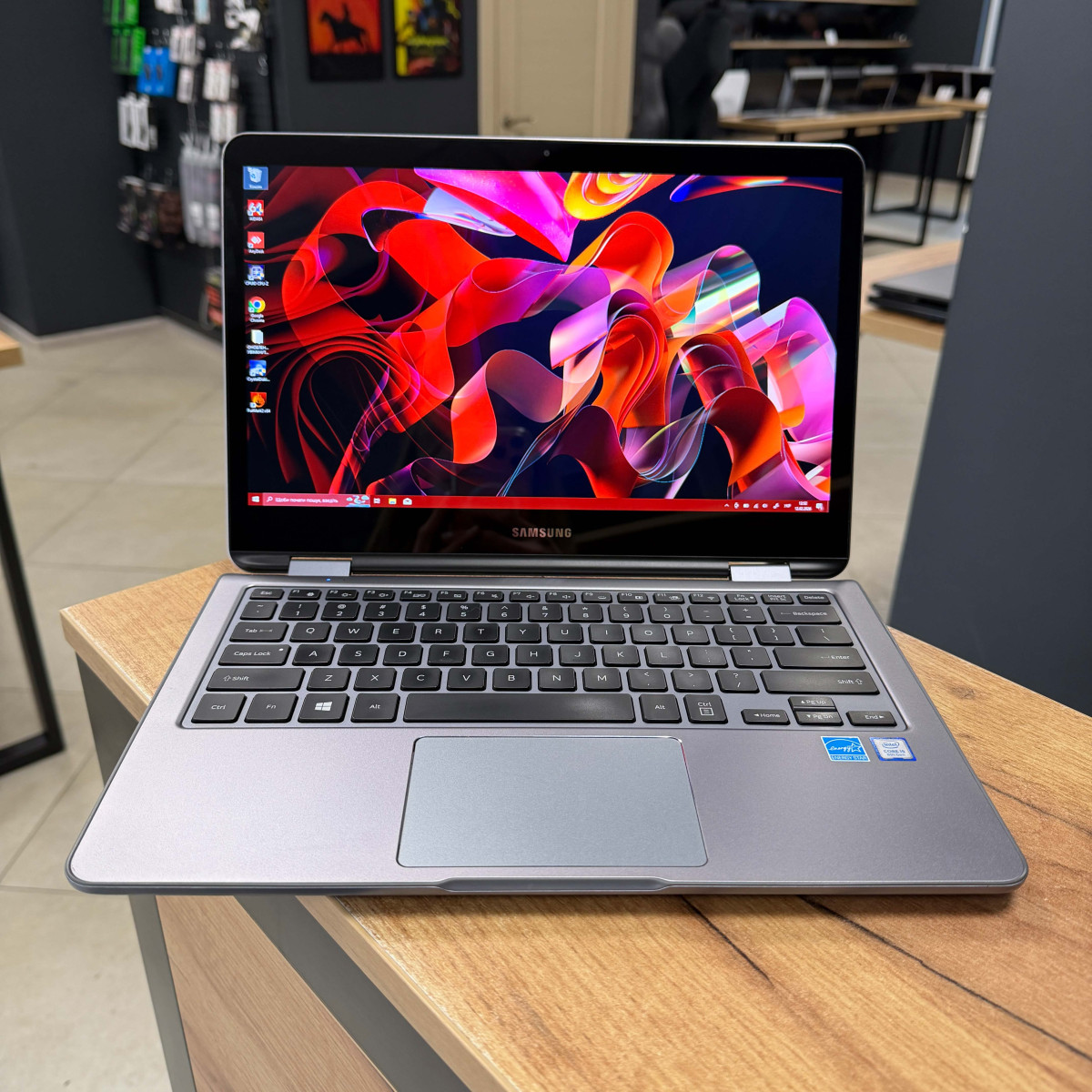 Cенсорний ультрабук 2в1 Samsung 7 Spin (NP730QAA)/  13.3" FullHD, IPS/ Intel Core i5 8250U (4 ядра/ 8 потоків)/ Intel UHD 620/ 8 GB/ 256 GB SSD (Б/В)