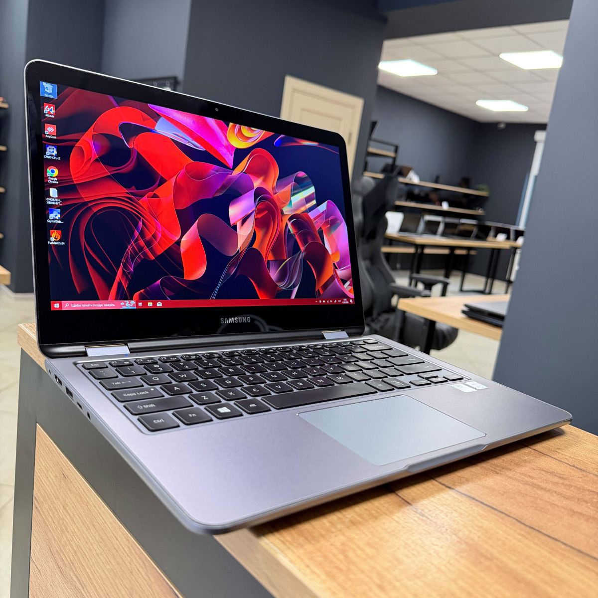 Cенсорний ультрабук 2в1 Samsung 7 Spin (NP730QAA)/  13.3" FullHD, IPS/ Intel Core i5 8250U (4 ядра/ 8 потоків)/ Intel UHD 620/ 8 GB/ 256 GB SSD (Б/В)