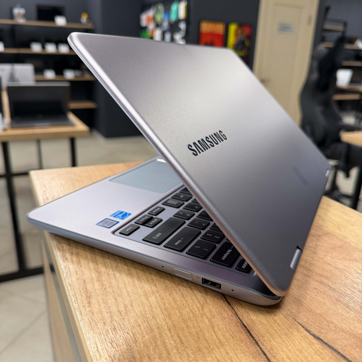 Cенсорний ультрабук 2в1 Samsung 7 Spin (NP730QAA)/  13.3" FullHD, IPS/ Intel Core i5 8250U (4 ядра/ 8 потоків)/ Intel UHD 620/ 8 GB/ 256 GB SSD (Б/В)
