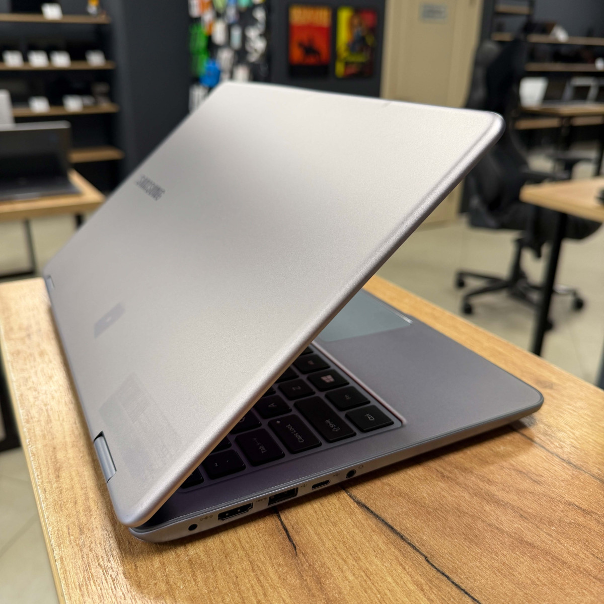 Cенсорний ультрабук 2в1 Samsung 7 Spin (NP730QAA)/  13.3" FullHD, IPS/ Intel Core i5 8250U (4 ядра/ 8 потоків)/ Intel UHD 620/ 8 GB/ 256 GB SSD (Б/В)