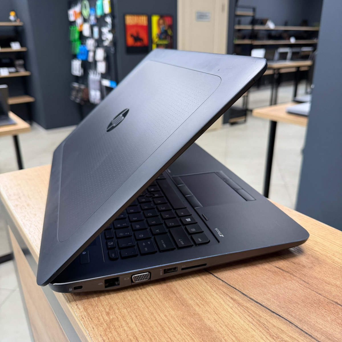 Ноутбук HP ZBook 15 G3/ 15.6" FullHD/ Intel Core i7 6700HQ (4 ядра/ 8 потоків)/ AMD FirePro W5170M (на 2 GB)/ 16 GB/ 256 GB NVME/ NO Microphone (Б/В)