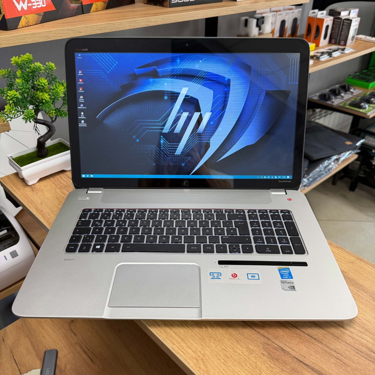 Ігровий ноутбук HP ENVY 17-j188sf/ 17.3" FullHD, сенсорний/ Intel Core i7 4702MQ (4 ядра/ 8 потоків)/ NVIDIA GeForce GT 750M (на 4 GB)/ 8 GB/ 500 GB SSD (Б\В)