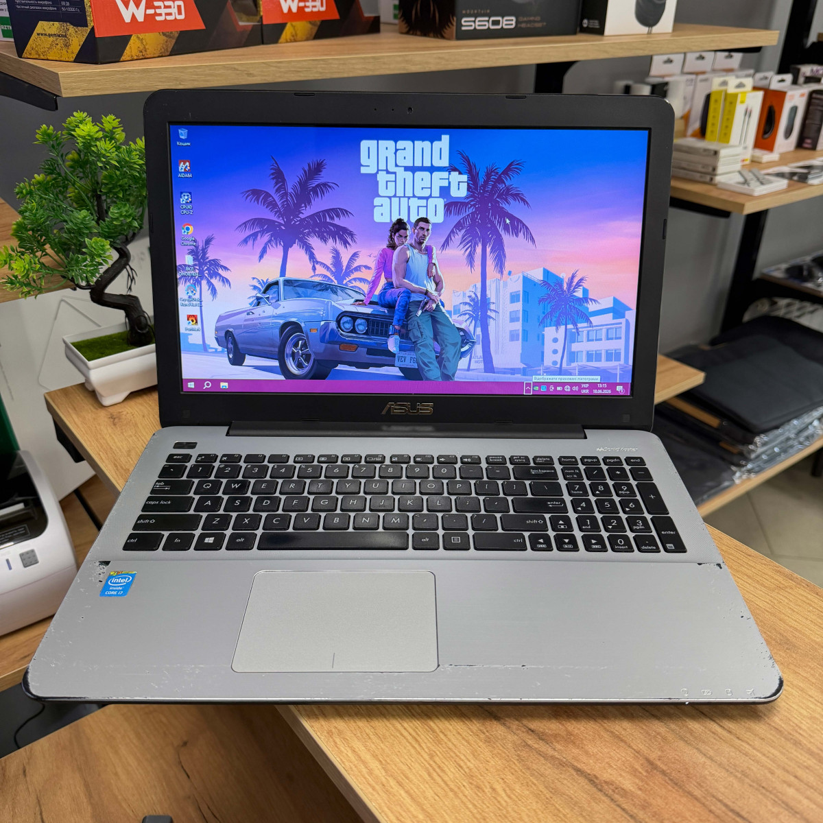 Ігровий ноутбук Asus X555LJ/ 15.6" HD/ Intel Core i3 5005U/ NVIDIA GeForce 920M (на 2 GB)/ 4 GB/ 256 GB SSD (Б/В)