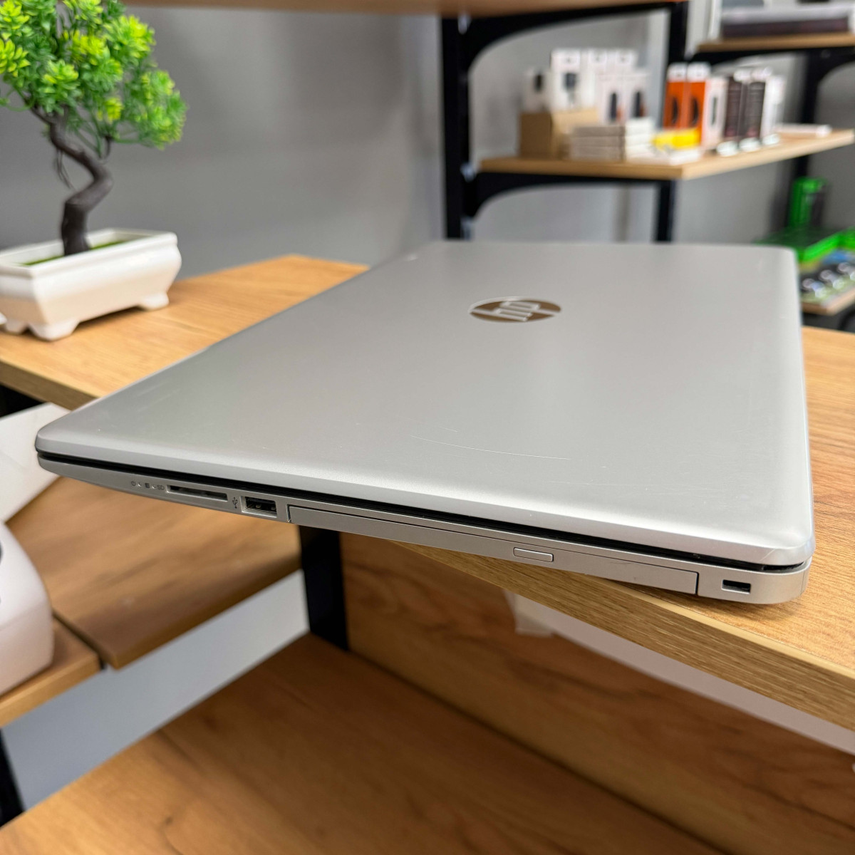 Сенсорний ноутбук HP 17-ca1055cl/ 17.3" HD+ (1600×900)/ Intel Core i3 1115G4 (2.2 - 4.1 ГГц)/ Intel UHD/ 8 GB/ 256 GB SSD NVME (Б/В)