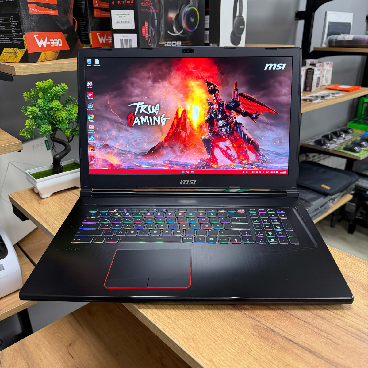 Ігровий ноутбук MSI GE73VR 7RF Raider/ 17.3" FullHD 120 Гц/ Intel Core i7 7700HQ/ NVIDIA GeForce GTX 1070 (8 GB)/ 16 GB/ 256 GB NVME + 1 TB HDD (Б/В)