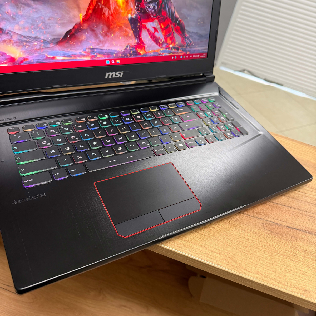 Ігровий ноутбук MSI GE73VR 7RF Raider/ 17.3" FullHD 120 Гц/ Intel Core i7 7700HQ/ NVIDIA GeForce GTX 1070 (8 GB)/ 16 GB/ 256 GB NVME + 1 TB HDD (Б/В)
