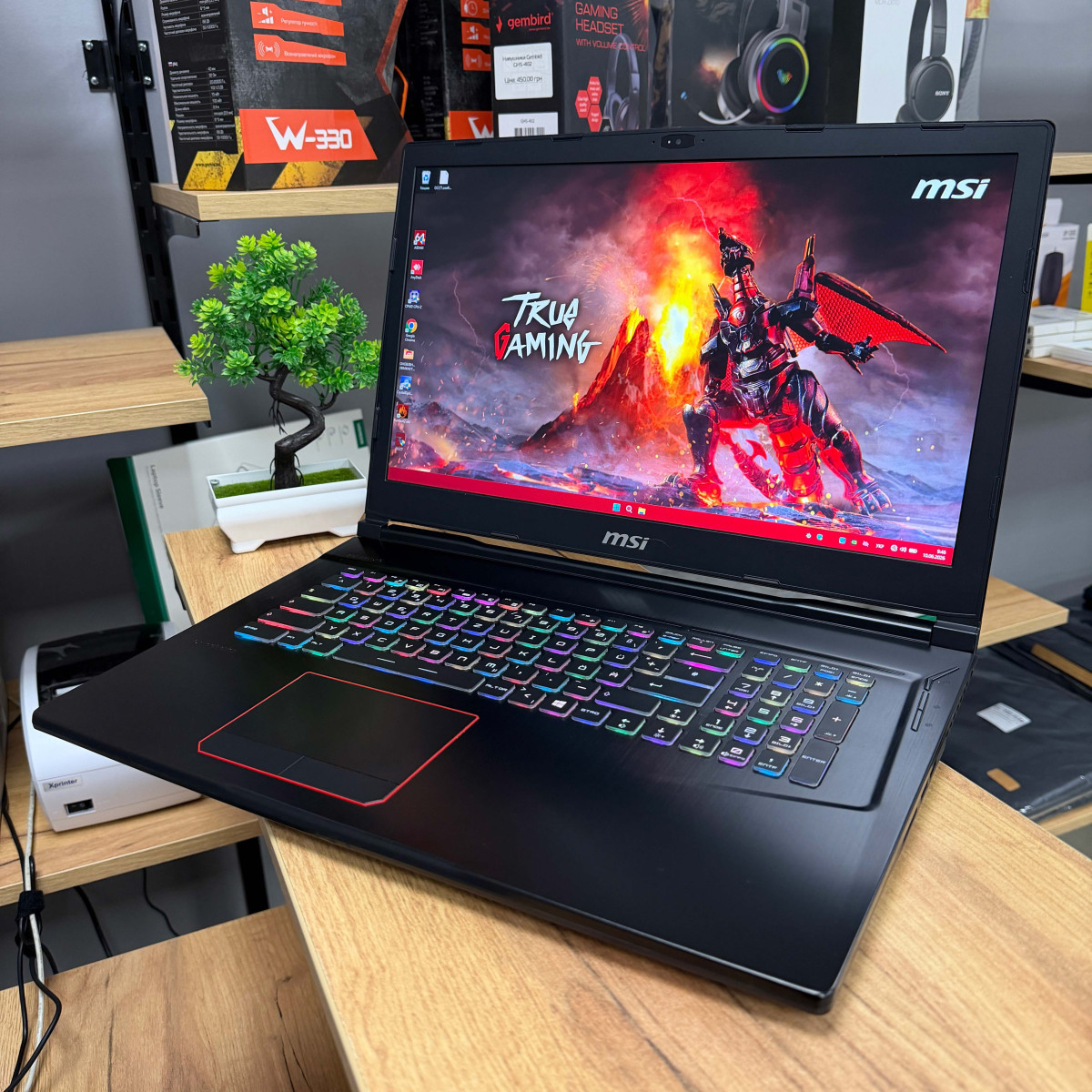 Ігровий ноутбук MSI GE73VR 7RF Raider/ 17.3" FullHD 120 Гц/ Intel Core i7 7700HQ/ NVIDIA GeForce GTX 1070 (8 GB)/ 16 GB/ 256 GB NVME + 1 TB HDD (Б/В)