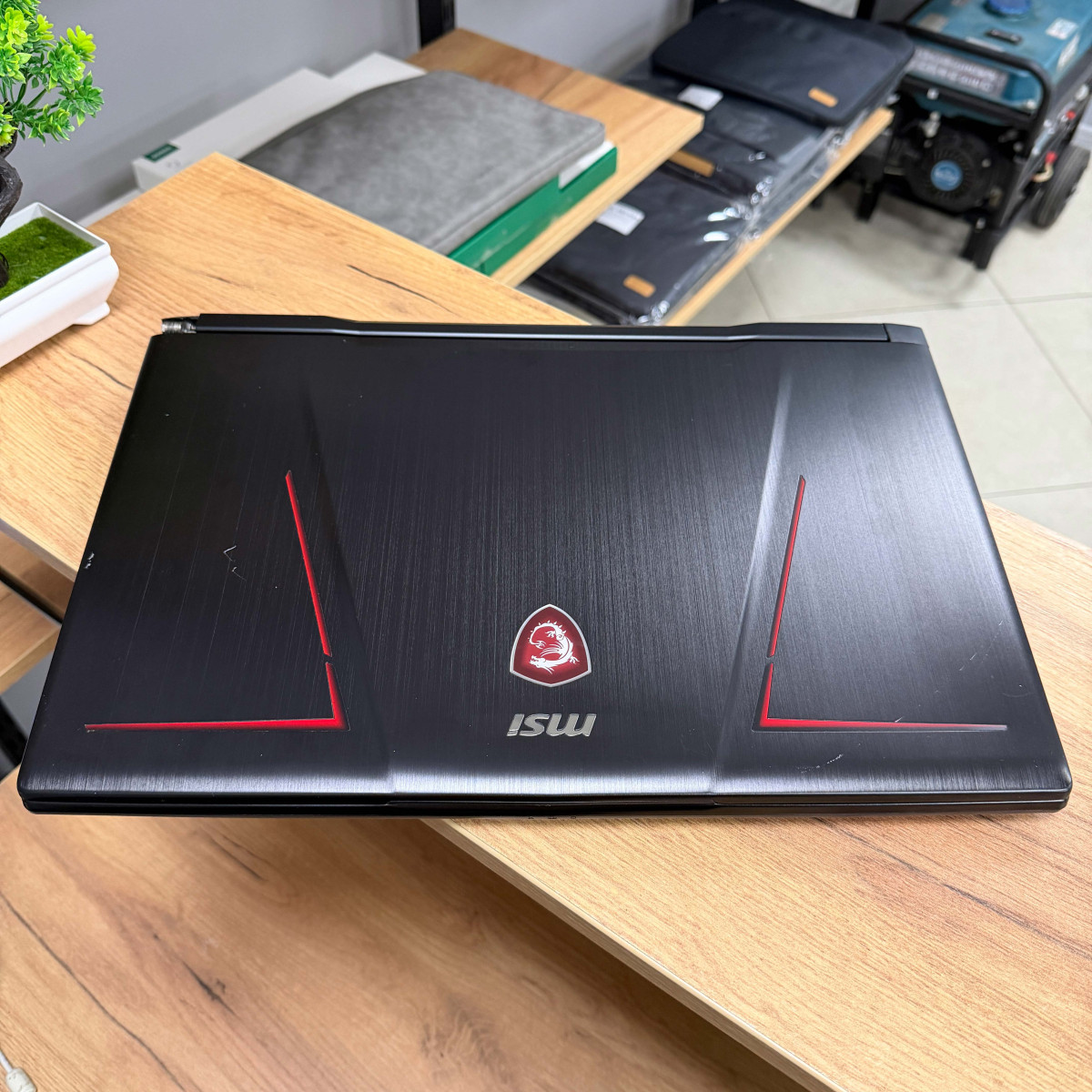 Ігровий ноутбук MSI GE73VR 7RF Raider/ 17.3" FullHD 120 Гц/ Intel Core i7 7700HQ/ NVIDIA GeForce GTX 1070 (8 GB)/ 16 GB/ 256 GB NVME + 1 TB HDD (Б/В)