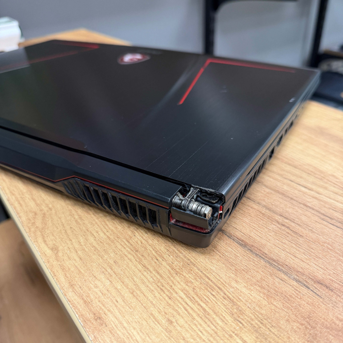 Ігровий ноутбук MSI GE73VR 7RF Raider/ 17.3" FullHD 120 Гц/ Intel Core i7 7700HQ/ NVIDIA GeForce GTX 1070 (8 GB)/ 16 GB/ 256 GB NVME + 1 TB HDD (Б/В)