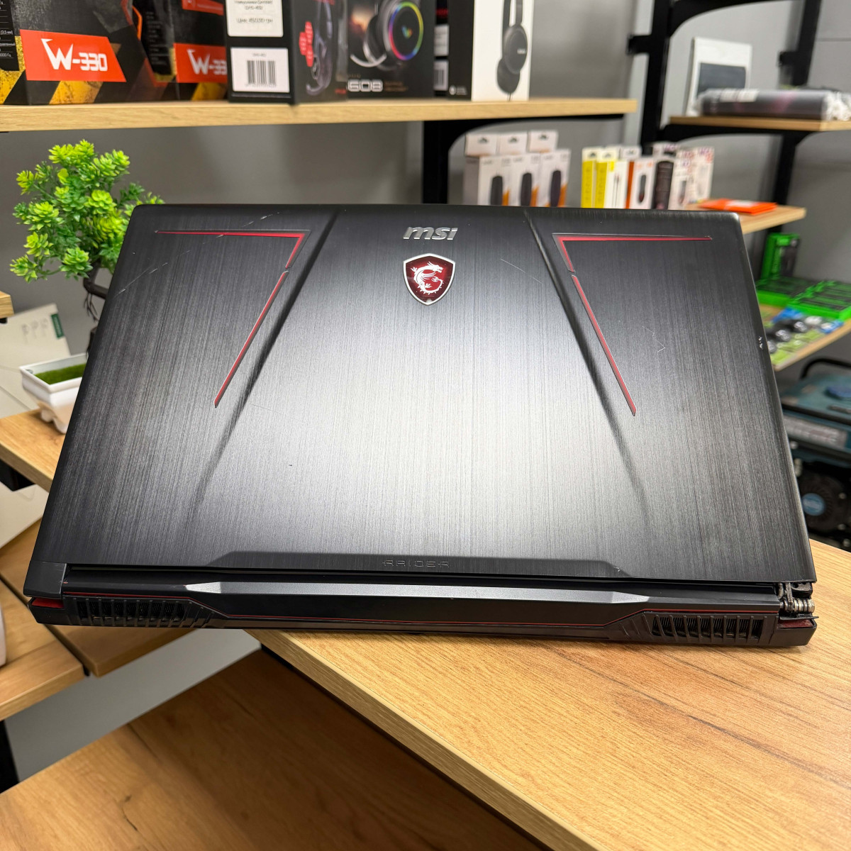 Ігровий ноутбук MSI GE73VR 7RF Raider/ 17.3" FullHD 120 Гц/ Intel Core i7 7700HQ/ NVIDIA GeForce GTX 1070 (8 GB)/ 16 GB/ 256 GB NVME + 1 TB HDD (Б/В)