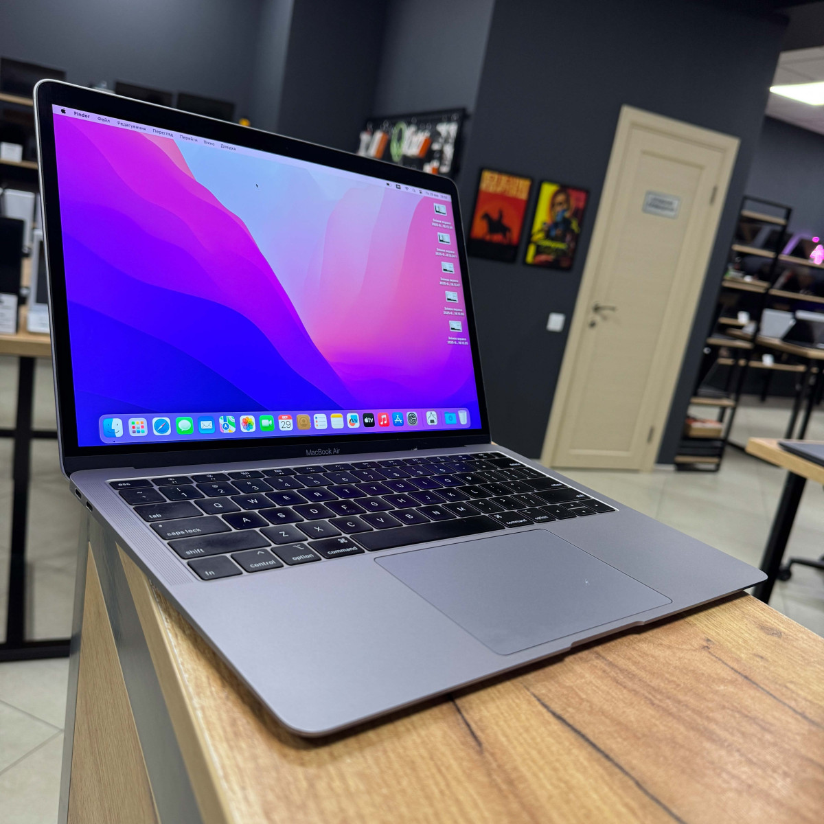 Ноутбук Apple A1932 MacBook Air (2018)/ 13.3" (2560x1600) Retina, IPS/ Intel Core i5 8210Y (1.60 - 3.6 ГГц)/ Intel UHD 617/  8 GB/ 128 GB SSD (Б\В)