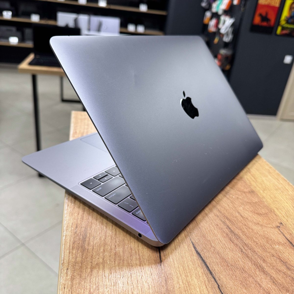 Ноутбук Apple A1932 MacBook Air (2018)/ 13.3" (2560x1600) Retina, IPS/ Intel Core i5 8210Y (1.60 - 3.6 ГГц)/ Intel UHD 617/  8 GB/ 128 GB SSD (Б\В)