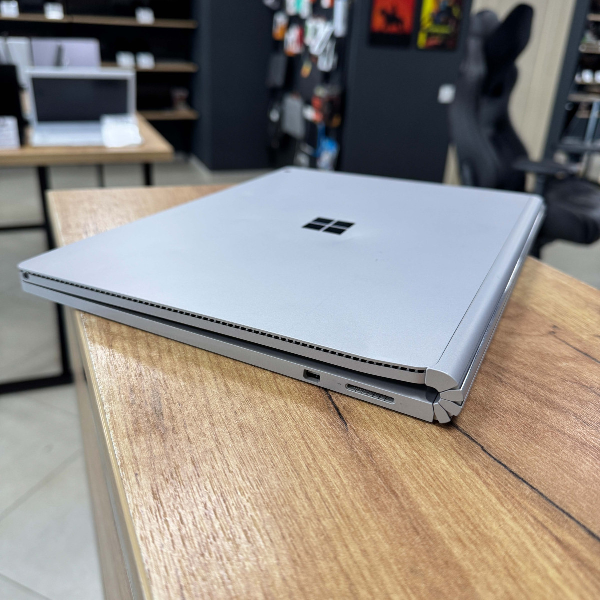 Ноутбук Microsoft Surface Book/ 13.5" 3K (3000×2000), IPS сенсорний/ Intel Core i5 6300U (2.4 - 3.0 ГГц)/ NVIDIA GeForce GPU/ 8 GB/ 256 GB NVME (Б\В)