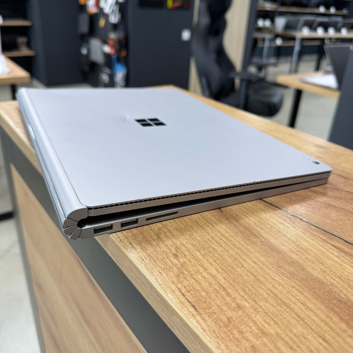 Ноутбук Microsoft Surface Book/ 13.5" 3K (3000×2000), IPS сенсорний/ Intel Core i5 6300U (2.4 - 3.0 ГГц)/ NVIDIA GeForce GPU/ 8 GB/ 256 GB NVME (Б\В)