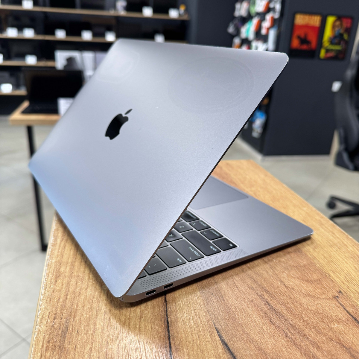 Ультрабук Apple MacBook Air 13" A1932/ 13.3" (2560x1600) Retina, IPS/ Intel Core i5, до 3.6 ГГц/ Intel UHD 617/ 8 GB/ 128 GB SSD (Б\В) Ультрабук Apple MacBook Air 13" A1932/ 13.3" (2560x1600) Retina, IPS/ Intel Core i5, до 3.6 ГГц/ Intel UHD 617/ 8 GB/ 128 GB SSD (Б\В)