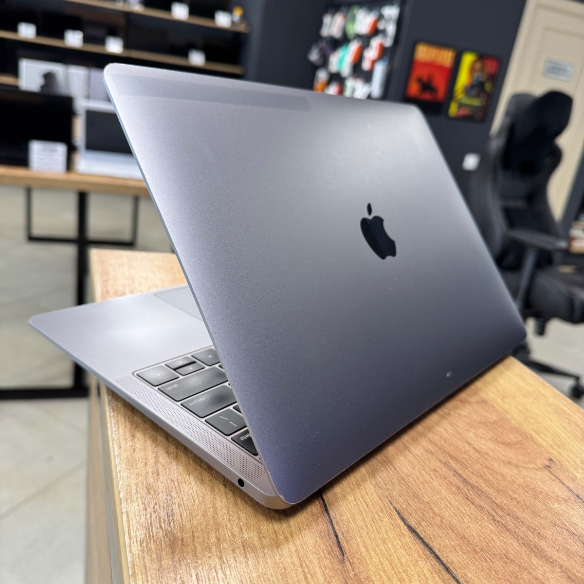 Ноутбук Apple MacBook Air 13" A1932/ 13.3" (2560x1600) Retina, IPS/ Intel Core i5/ 8 GB/ 128 GB SSD (Б\В)