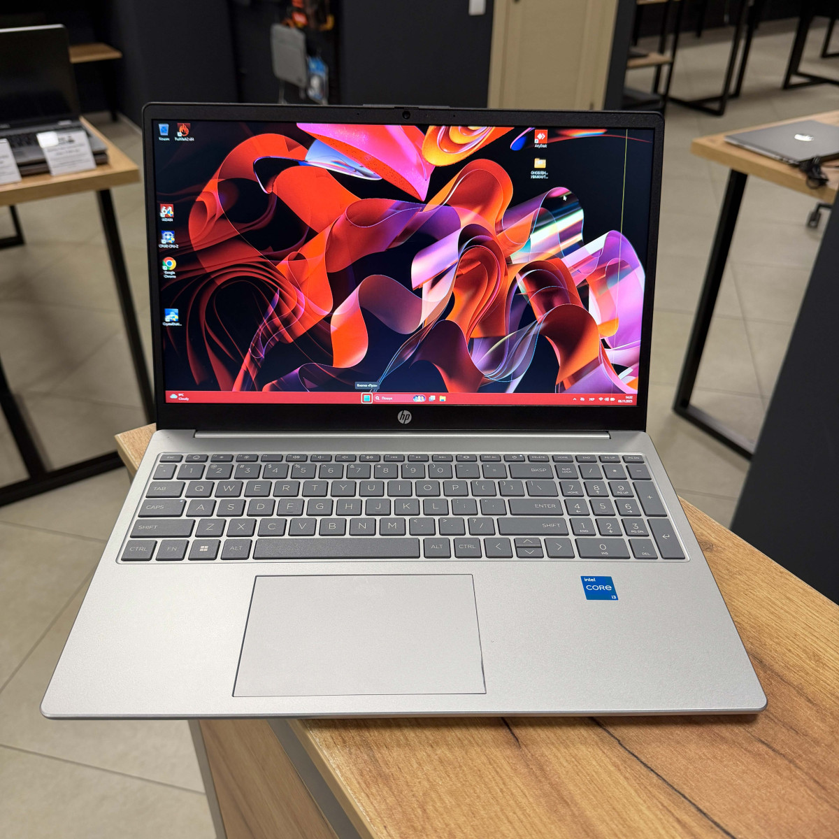 УЦІНКА! Ультрабук HP 15-fd0055tg/ 15.6" FullHD/ Intel Core i3 N305 (8 ядер, до 3.8 Ггц)/ Intel UHD/ 8 GB/ 256 GB SSD NVME (Б/В)