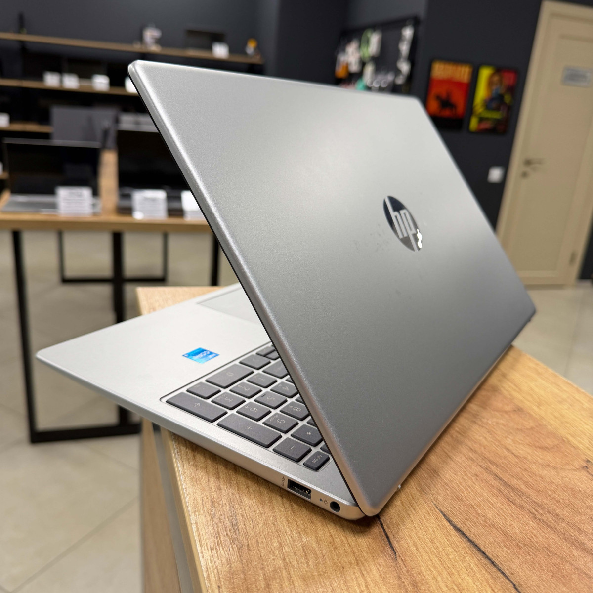 УЦІНКА! Ультрабук HP 15-fd0055tg/ 15.6" FullHD/ Intel Core i3 N305 (8 ядер, до 3.8 Ггц)/ Intel UHD/ 8 GB/ 256 GB SSD NVME (Б/В)