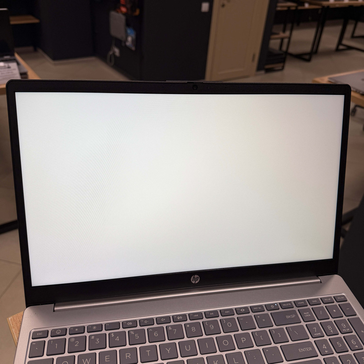 УЦІНКА! Ультрабук HP 15-fd0055tg/ 15.6" FullHD/ Intel Core i3 N305 (8 ядер, до 3.8 Ггц)/ Intel UHD/ 8 GB/ 256 GB SSD NVME (Б/В)