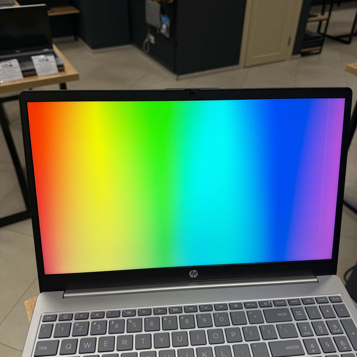 УЦІНКА! Ультрабук HP 15-fd0055tg/ 15.6" FullHD/ Intel Core i3 N305 (8 ядер, до 3.8 Ггц)/ Intel UHD/ 8 GB/ 256 GB SSD NVME (Б/В)