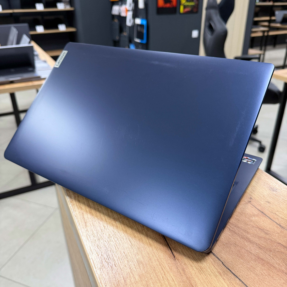 Ультрабук Lenovo IdeaPad 1 15AMN7/ 15.6" FullHD/ AMD Ryzen 3 7320U (2.4 - 4.1 ГГц)/ AMD Radeon 610M/ 4 GB LPDDR5/ 256 GB NVME (Б\В)