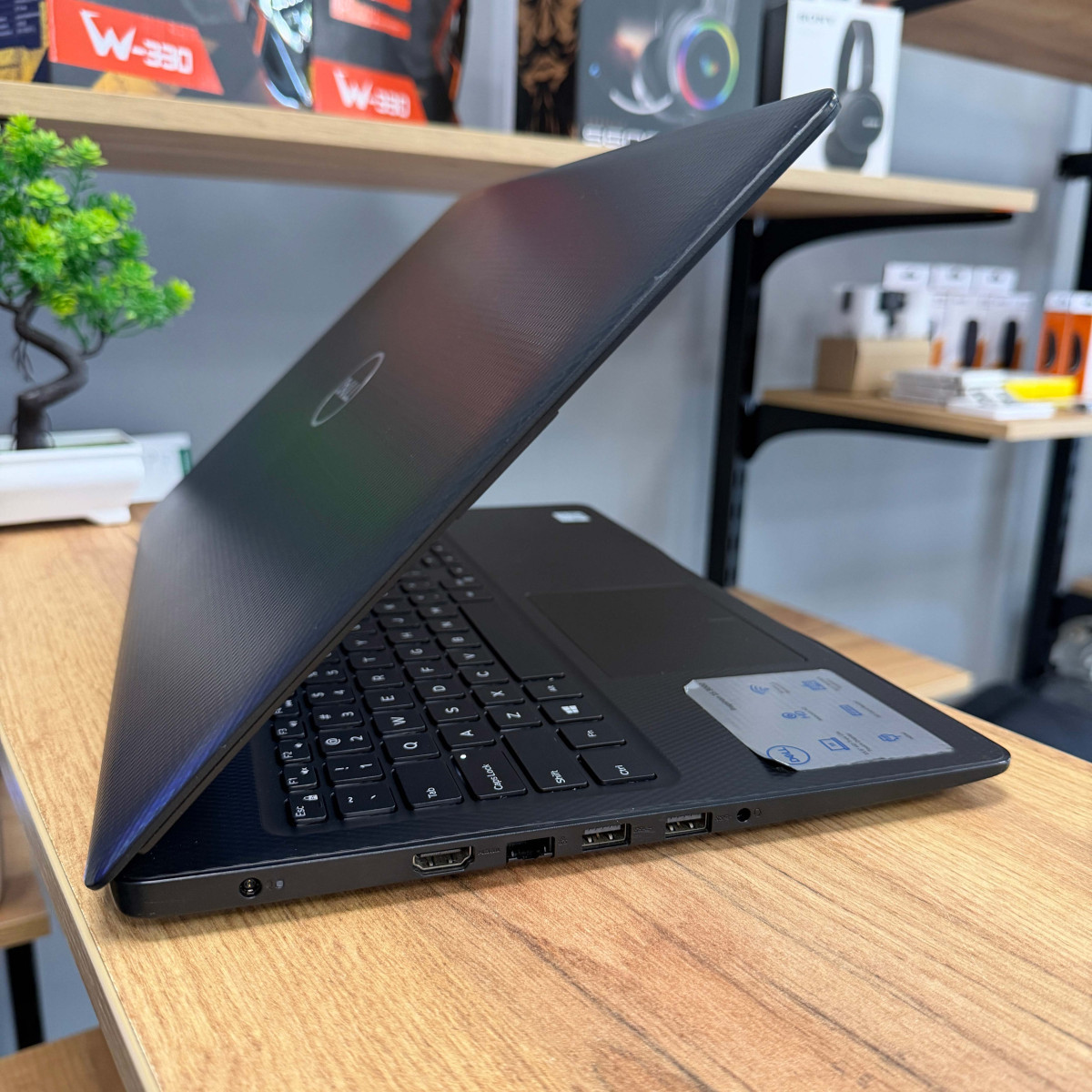 Сенсорний ноутбук Dell Inspiron 3593/ 15.6" HD/ Intel Core i3 1005G1 (до 3.4 ГГц)/ Intel UHD/ 8 GB/ 256 GB SSD NVME (Б/В) Сенсорний ноутбук Dell Inspiron 3593/ 15.6" HD/ Intel Core i3 1005G1 (до 3.4 ГГц)/ Intel UHD/ 8 GB/ 256 GB SSD NVME (Б/В)