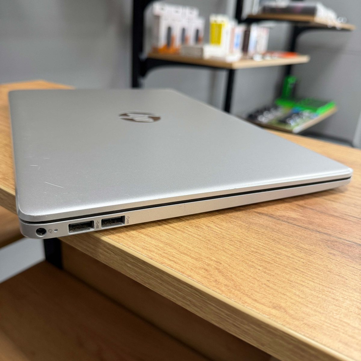 Сенсорний ультрабук HP 15-dy0013dx / 15.6" HD/ Intel Core i5 8265U (4 ядра/ 8 потоків)/ Intel UHD 620/ 16 GB/ 256 GB NVME (Б/В)