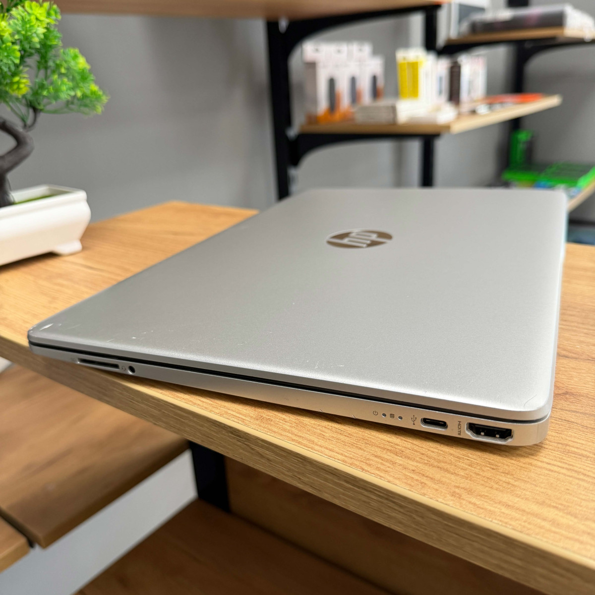 Сенсорний ультрабук HP 15-dy0013dx / 15.6" HD/ Intel Core i5 8265U (4 ядра/ 8 потоків)/ Intel UHD 620/ 16 GB/ 256 GB NVME (Б/В)