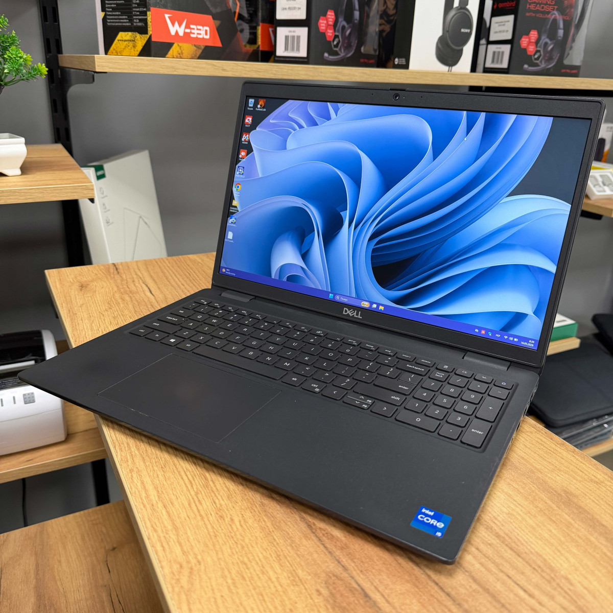 УЦІНКА! Ноутбук Dell Latitude 3520/ 15.6" FullHD/ Intel Core i5 1135G7 (4 ядра/ 8 потоків)/ Intel Iris Xe/ 8 GB/ 128 GB NVME/ NO Webcam and Microfon (Б/В)
