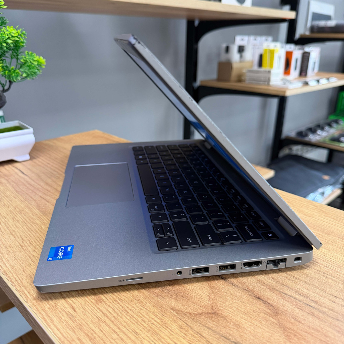 Ноутбук Dell Latitude 5420/ 14" HD/ Intel Core i5 1145G7 (4 ядра/ 8 потоків)/ Intel Iris Xe/ 8 GB/ 256 GB NVME (Б/В)