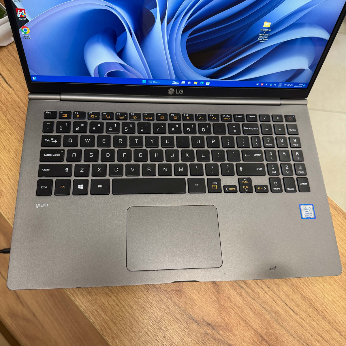 Ультрабук LG Gram 15Z980/ 15.6" FullHD, IPS сенсорний/ Intel Core i7 8550U (4 ядра/ 8 потоків)/ Intel UHD 620/ 16 GB/ 256 GB NVME (Б/В)