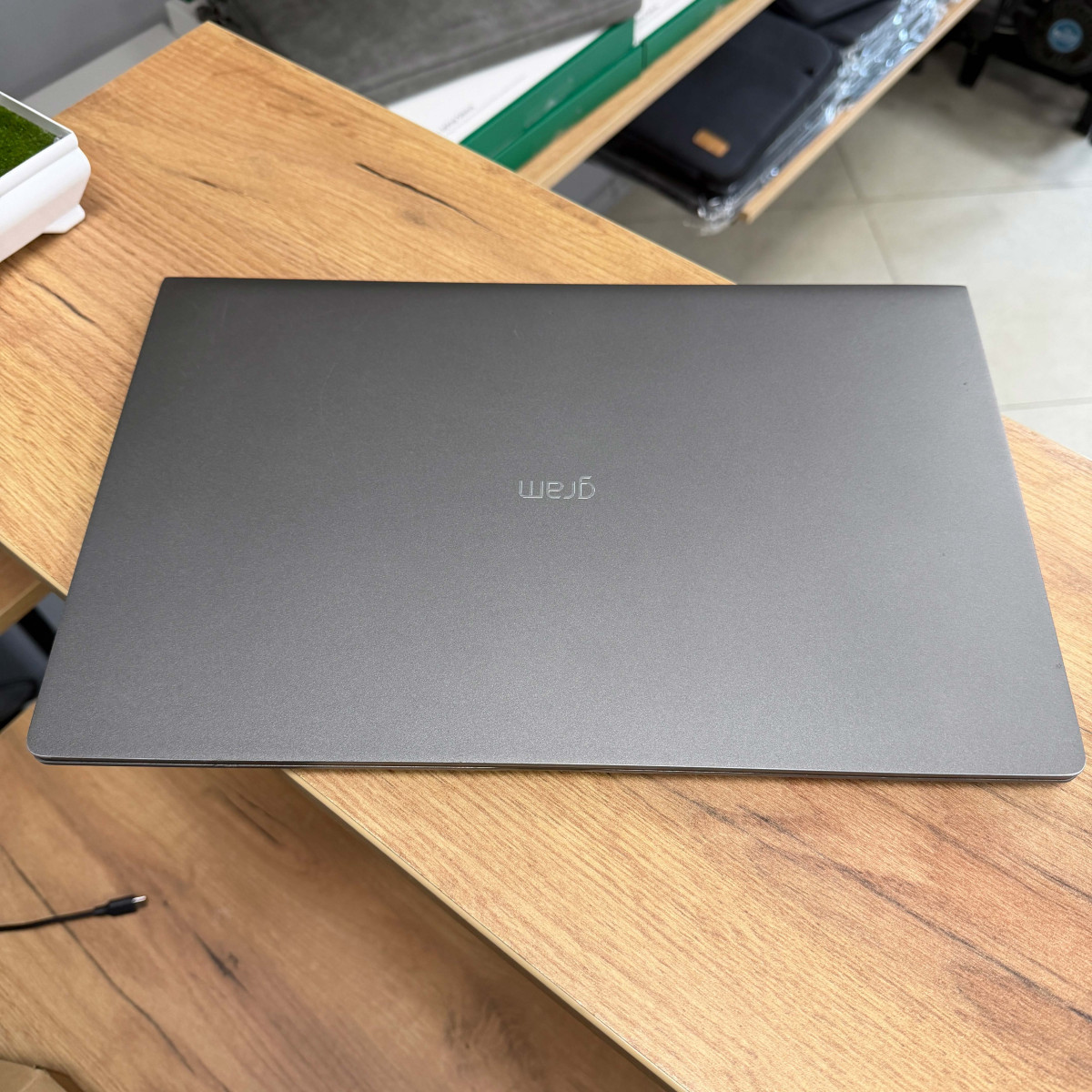 Ультрабук LG Gram 15Z980/ 15.6" FullHD, IPS сенсорний/ Intel Core i7 8550U (4 ядра/ 8 потоків)/ Intel UHD 620/ 16 GB/ 256 GB NVME (Б/В)