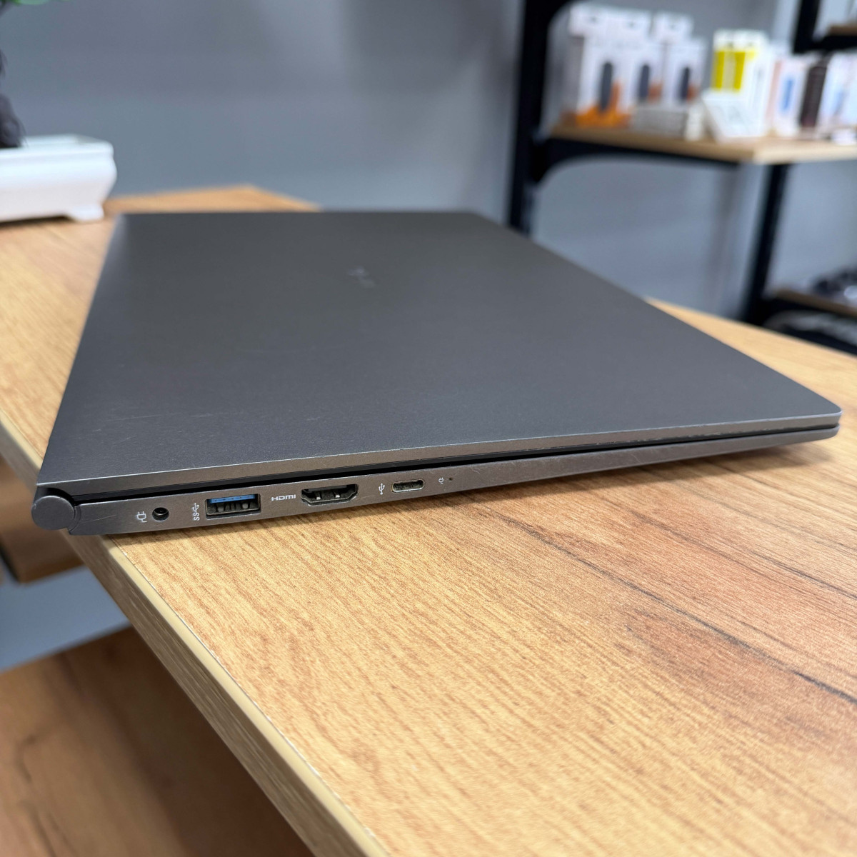 Ультрабук LG Gram 15Z980/ 15.6" FullHD, IPS сенсорний/ Intel Core i7 8550U (4 ядра/ 8 потоків)/ Intel UHD 620/ 16 GB/ 256 GB NVME (Б/В)