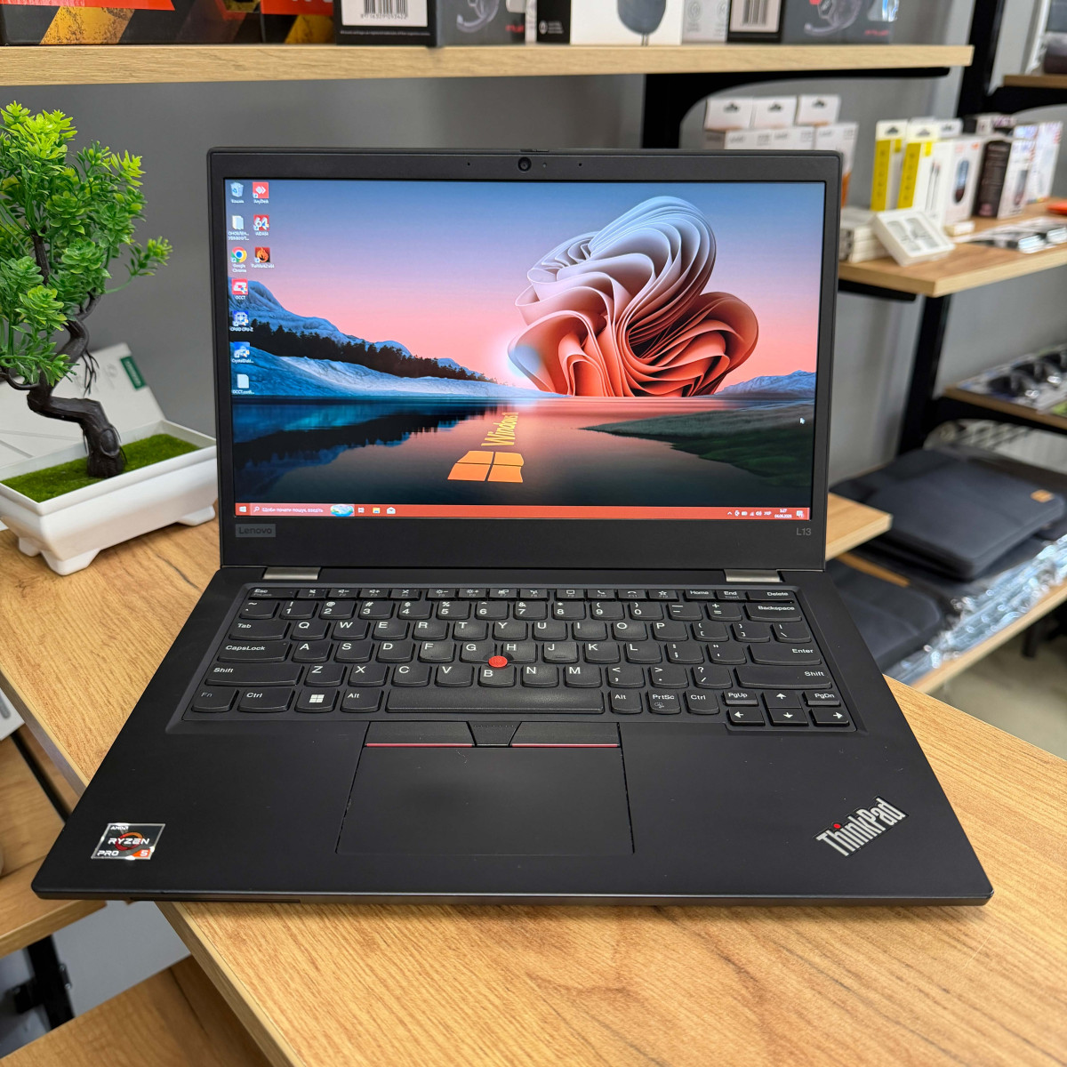 Ультрабук Lenovo ThinkPad L13 Gen 2/ 13.3" FullHD, IPS/ AMD Ryzen 5 PRO 5650U (6 ядер/ 12 потоків)/ AMD Radeon RX Vega 7/ 8 GB/ 256 GB NVME (Б/В)