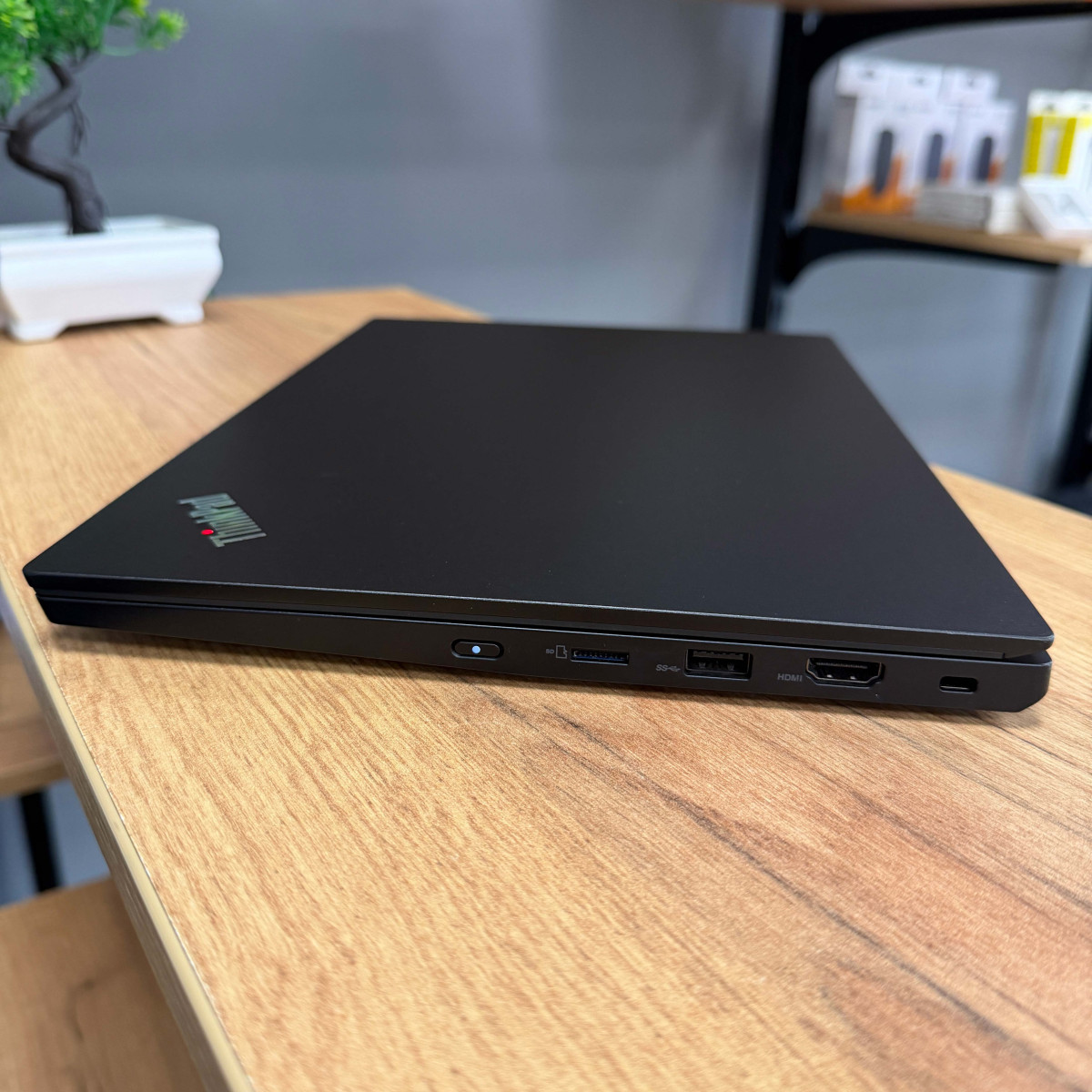 Ультрабук Lenovo ThinkPad L13 Gen 2/ 13.3" FullHD, IPS/ AMD Ryzen 5 PRO 5650U (6 ядер/ 12 потоків)/ AMD Radeon RX Vega 7/ 8 GB/ 256 GB NVME (Б/В)
