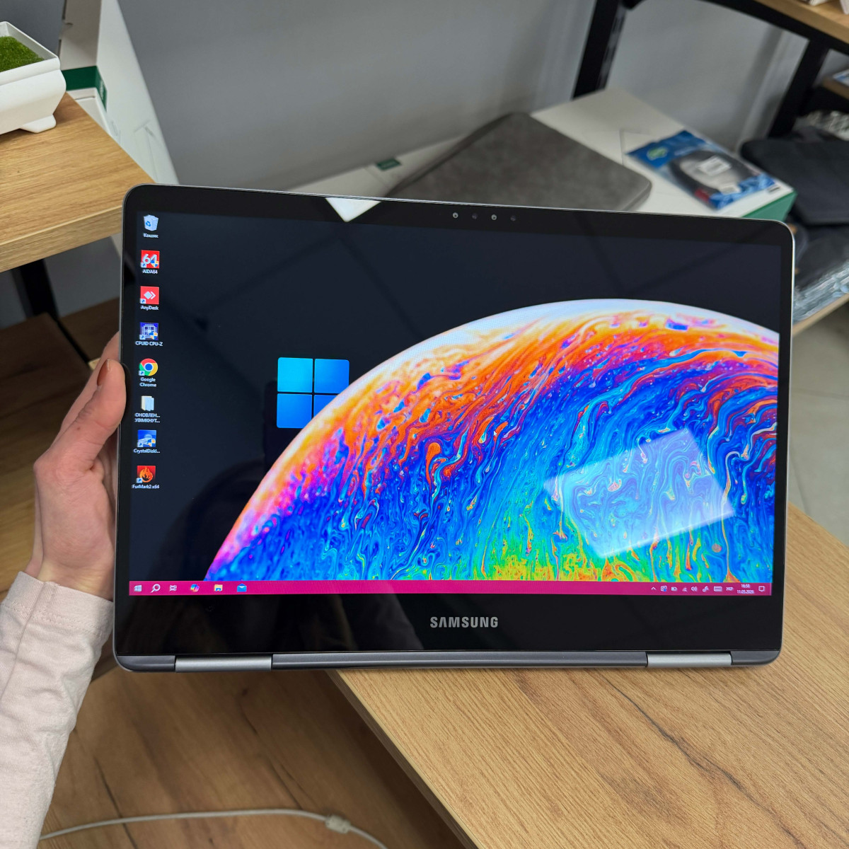 Сенсорний ультрабук 2в1 Samsung 9 Pro (NP940X5N)/  15.0" FullHD, IPS/ Intel Core i7 8550U (4 ядра/ 8 потоків)/ AMD Radeon 500 (на 2 GB)/ 16 GB/ 128 GB SSD (Б/В)