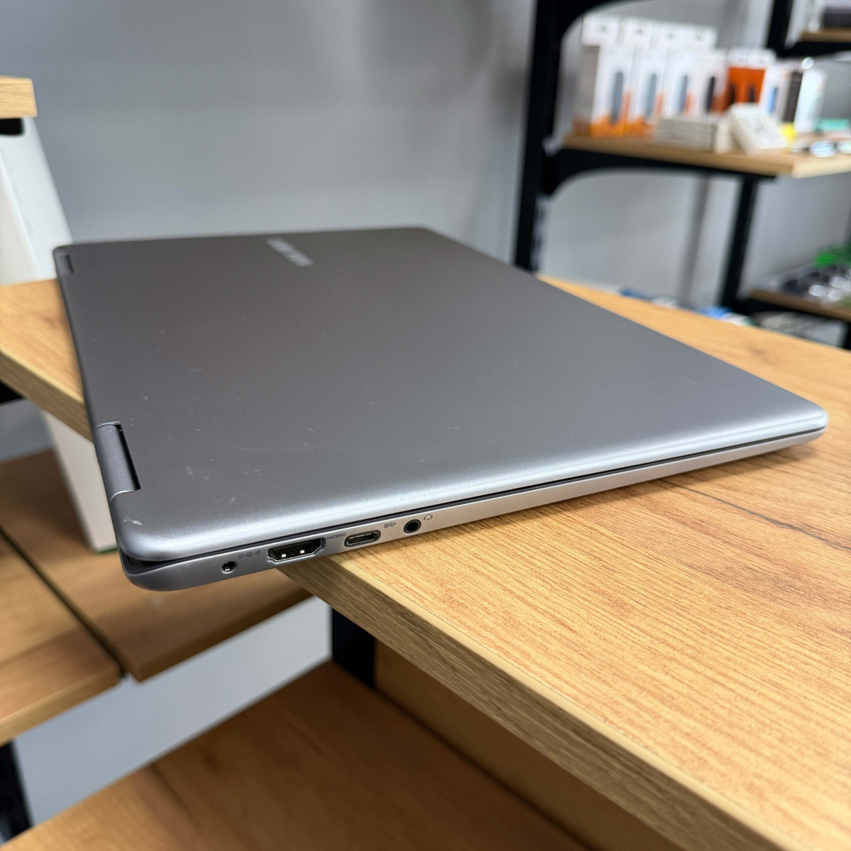 Сенсорний ультрабук 2в1 Samsung 9 Pro (NP940X5N)/  15.0" FullHD, IPS/ Intel Core i7 8550U (4 ядра/ 8 потоків)/ AMD Radeon 500 (на 2 GB)/ 16 GB/ 128 GB SSD (Б/В)