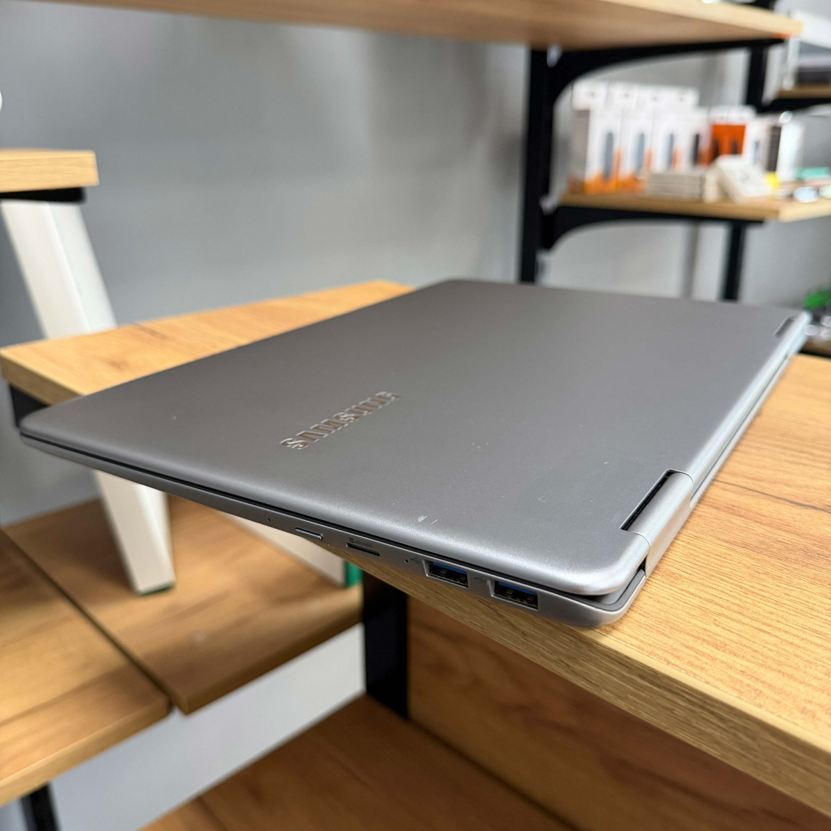 Сенсорний ультрабук 2в1 Samsung 9 Pro (NP940X5N)/  15.0" FullHD, IPS/ Intel Core i7 8550U (4 ядра/ 8 потоків)/ AMD Radeon 500 (на 2 GB)/ 16 GB/ 128 GB SSD (Б/В)