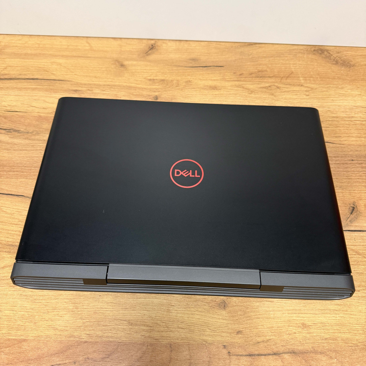 Ігровий ноутбук Dell Inspiron 15 7577/ 15.6" FullHD, IPS/ Intel Core i7 7700HQ (2.80 - 3.8 ГГц)/ NVIDIA GeForce GTX 1060 (на 6 GB) with Max-Q/ 12 GB/ 128 GB SSD + 1 TB HDD (Б\В)