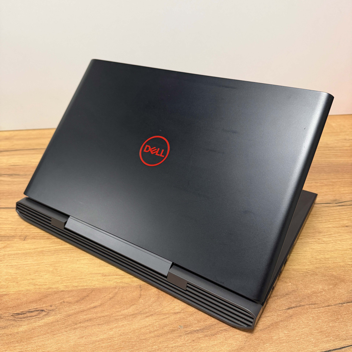 Ігровий ноутбук Dell Inspiron 15 7577/ 15.6" FullHD, IPS/ Intel Core i7 7700HQ (2.80 - 3.8 ГГц)/ NVIDIA GeForce GTX 1060 (на 6 GB) with Max-Q/ 12 GB/ 128 GB SSD + 1 TB HDD (Б\В)