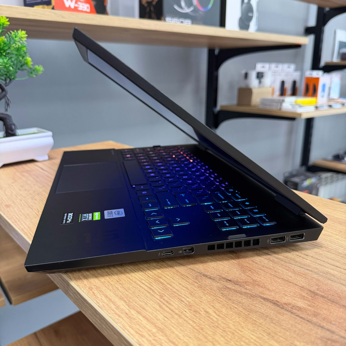 Ігровий ноутбук HP OMEN 15-ek1013dx / 15.6" FullHD, IPS 300 Гц/ Intel Core i7 10750H (6 ядер/ 12 потоків)/ NVIDIA GeForce RTX 3070 (на 8 GB)/ 16 GB/ 512 GB SSD NVME (Б/В) Ігровий ноутбук HP OMEN 15-ek1013dx / 15.6" FullHD, IPS 300 Гц/ Intel Core i7 10750H (6 ядер/ 12 потоків)/ NVIDIA GeForce RTX 3070 (на 8 GB)/ 16 GB/ 512 GB SSD NVME (Б/В)
