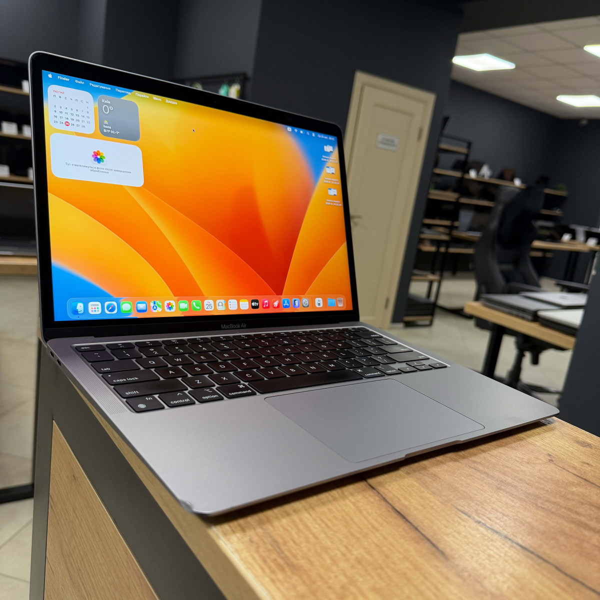 Ноутбук Apple A2337 MacBook Air (2020)/ 13.3" (2560×1600) Retina IPS/ Apple M1/ 8 GB/ 256 GB SSD (Б\В)