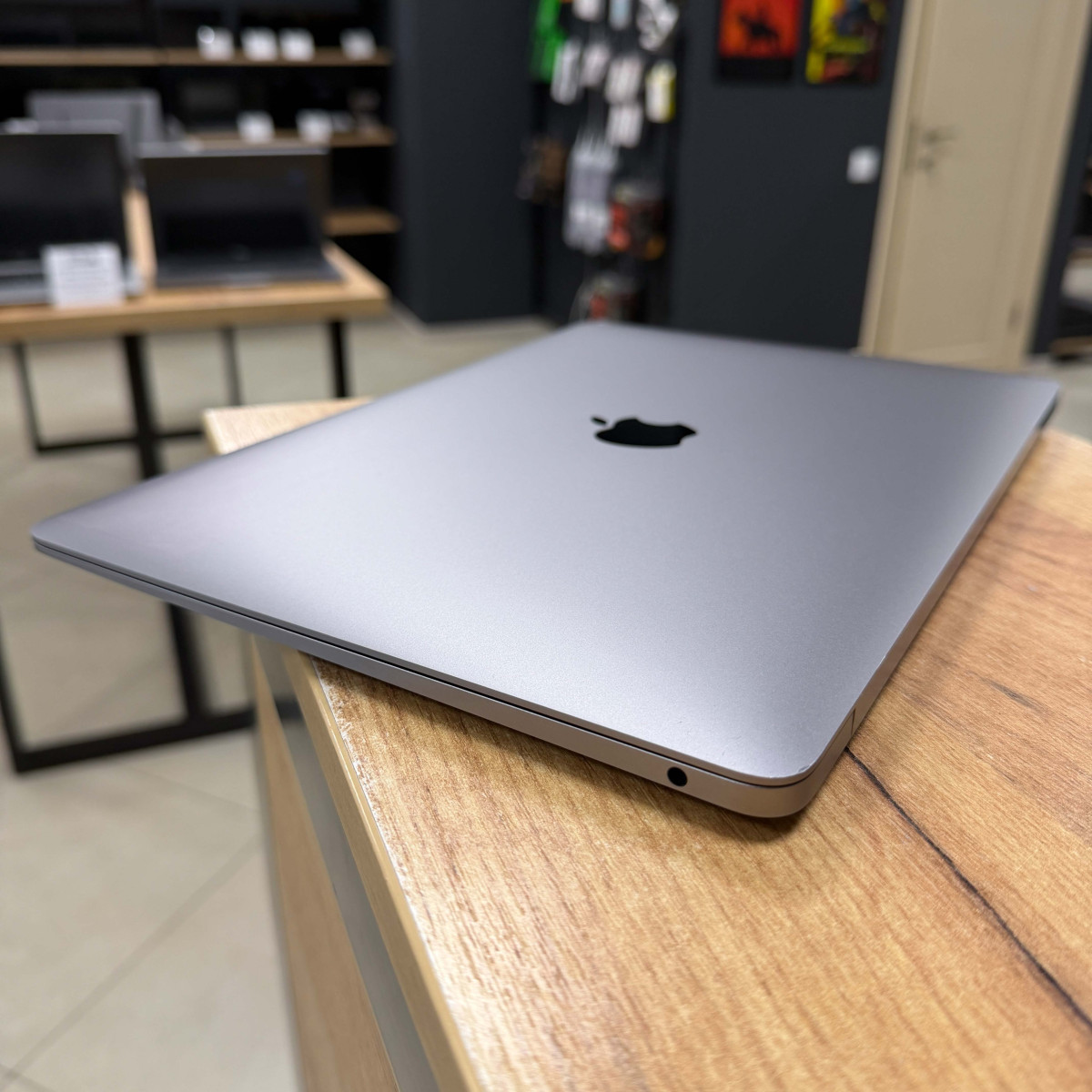 Ноутбук Apple A2337 MacBook Air (2020)/ 13.3" (2560×1600) Retina IPS/ Apple M1/ 8 GB/ 256 GB SSD (Б\В)