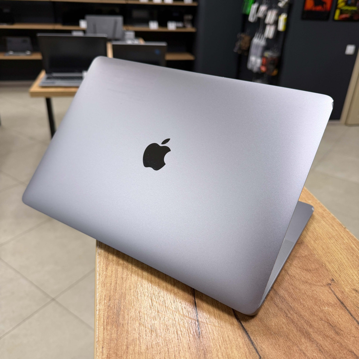 Ноутбук Apple A2337 MacBook Air (2020)/ 13.3" (2560×1600) Retina IPS/ Apple M1/ 8 GB/ 256 GB SSD (Б\В)