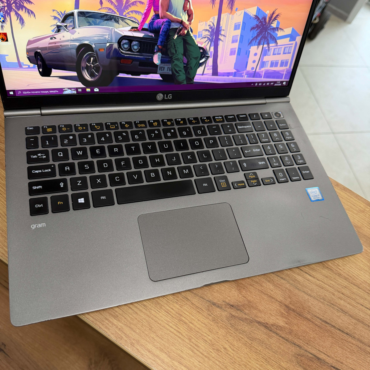 Ультрабук LG gram 15Z980/ 15.6" FullHD, IPS сенсорний/ Intel Core i7 8550U (4 ядра/ 8 потоків)/ Intel UHD 620/ 16 GB/ 256 GB SSD (Б/В)